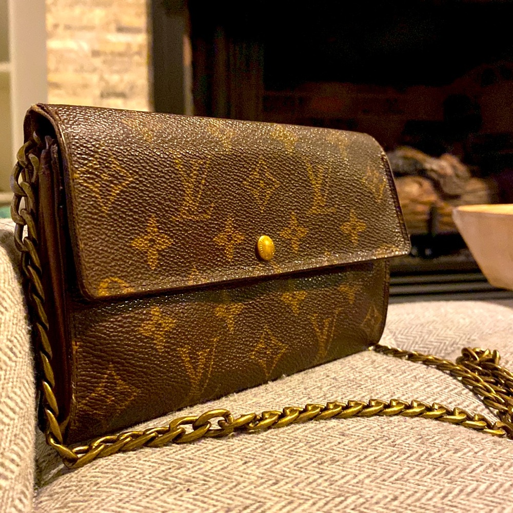 Authentic Louis Vuitton Sarah wallet on Chain
